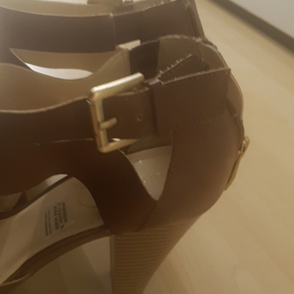 Shoes - Picture 3 of 4